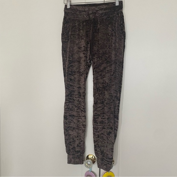 Lululemon Ready to Crush Jogger in French Press - Picture 4 of 7